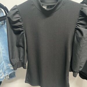 SHEIN Black Ribbed Puff Sleeve Blouse